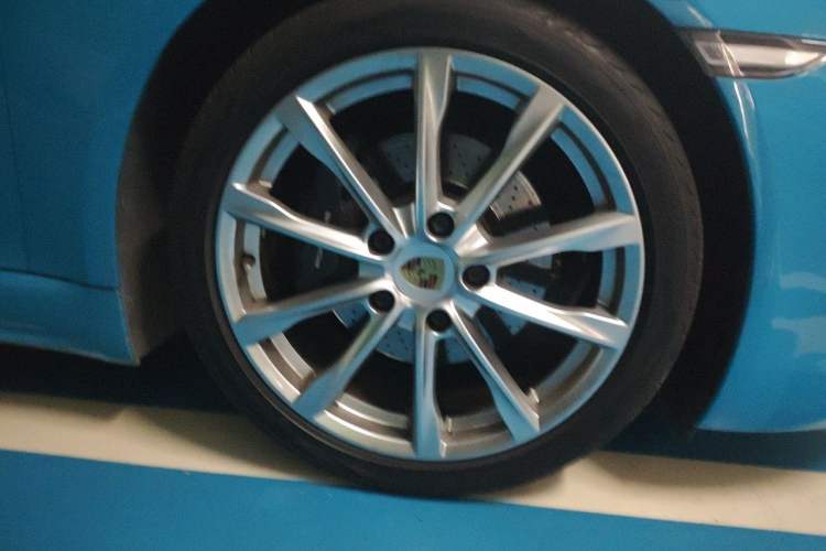 Used Porsche 718 2018 Boxster 2.0T Right Front Wheel Hub