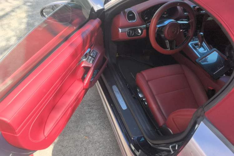 Used Porsche 718 2018 Boxster 2.0T Interior 3
