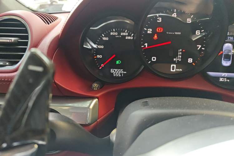 Used Porsche 718 2018 Boxster 2.0T Odometer Close Up