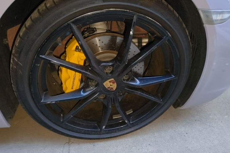 Used Porsche 718 2018 Boxster 2.0T Right Front Wheel Hub
