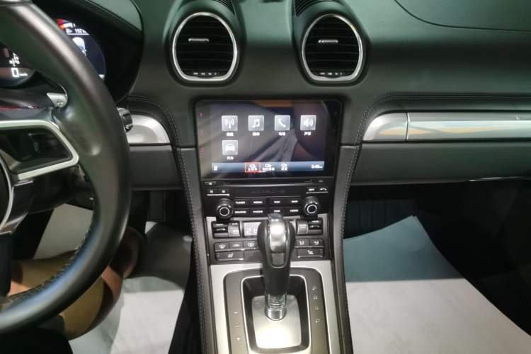 Used Porsche 718 2018 Cayman 2.0T Audio And AC Panel