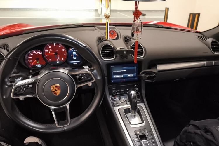 Used Porsche 718 2018 Boxster 2.0T Center Console