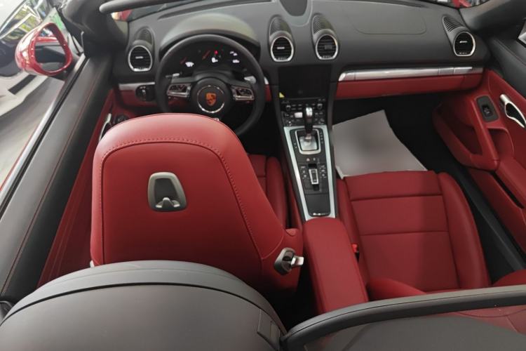 Used Porsche 718 2018 Boxster 2.0T Center Console