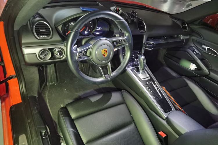 Used Porsche 718 2018 Cayman 2.0T Center Console