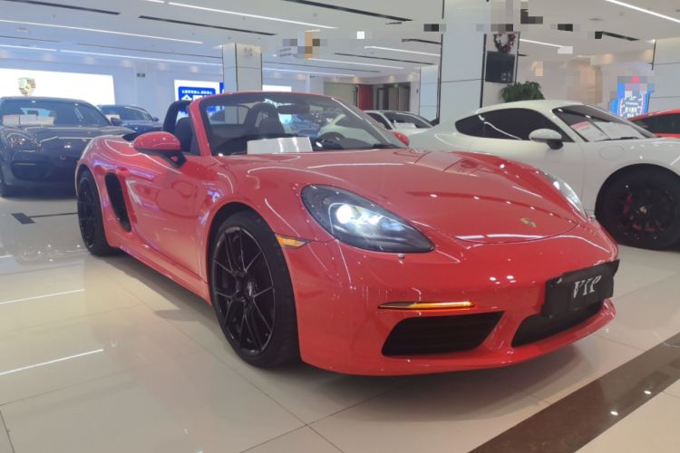 Used Porsche 718 2018 Boxster 2.0T Front Right 45 Deg