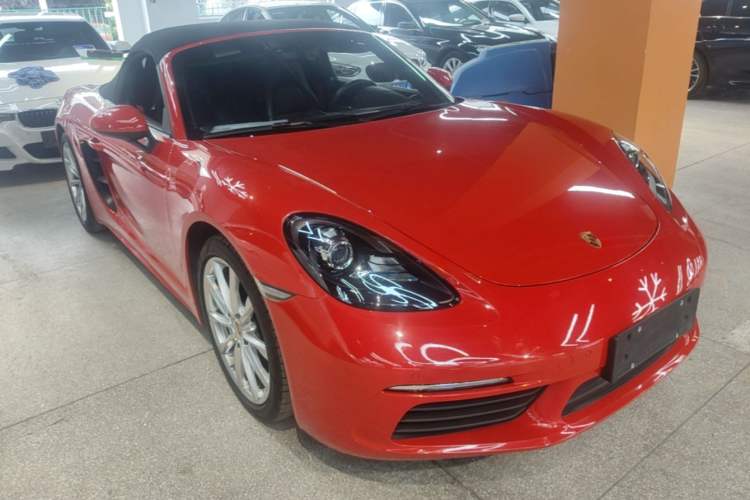 Used Porsche 718 2018 Boxster 2.0T Front Right 45 Deg