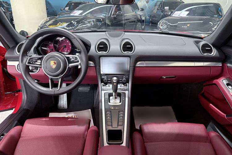 Used Porsche 718 2018 Cayman 2.0T Interior 1