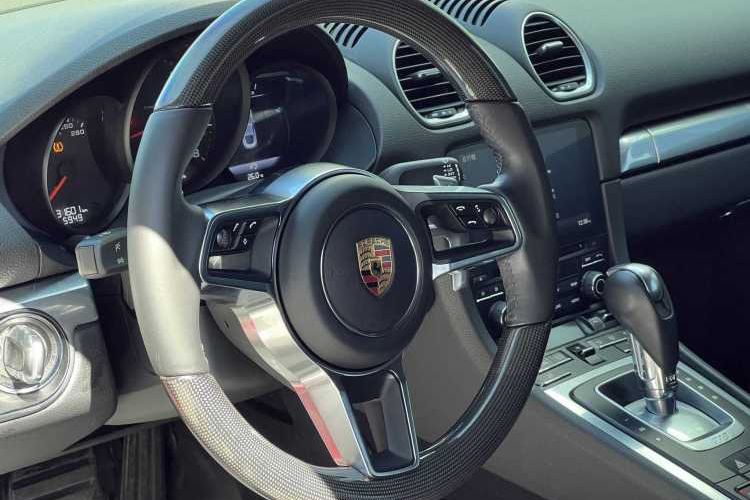 Used Porsche 718 2018 Cayman 2.0T Interior 1