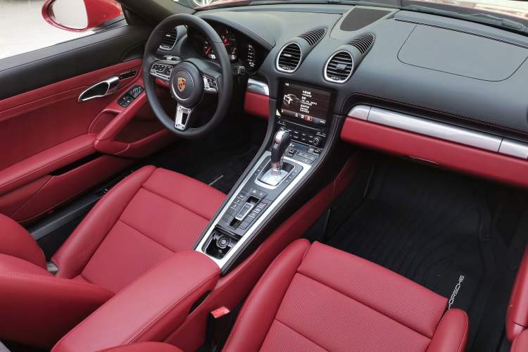Used Porsche 718 2018 Boxster 2.0T Interior 2