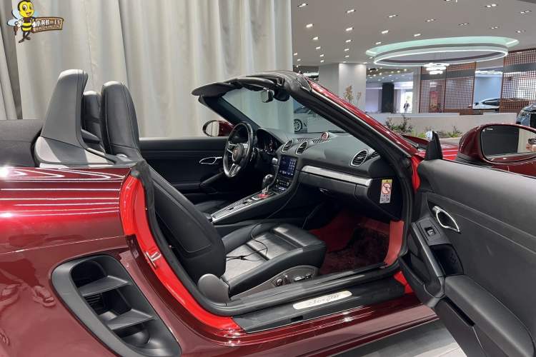 Used Porsche 718 2018 Boxster 2.0T Interior 2