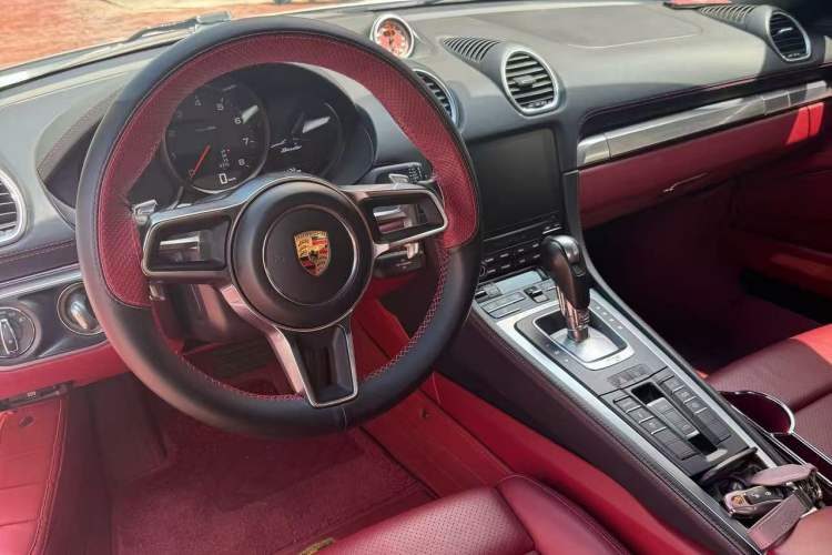 Used Porsche 718 2018 Boxster 2.0T Interior 2