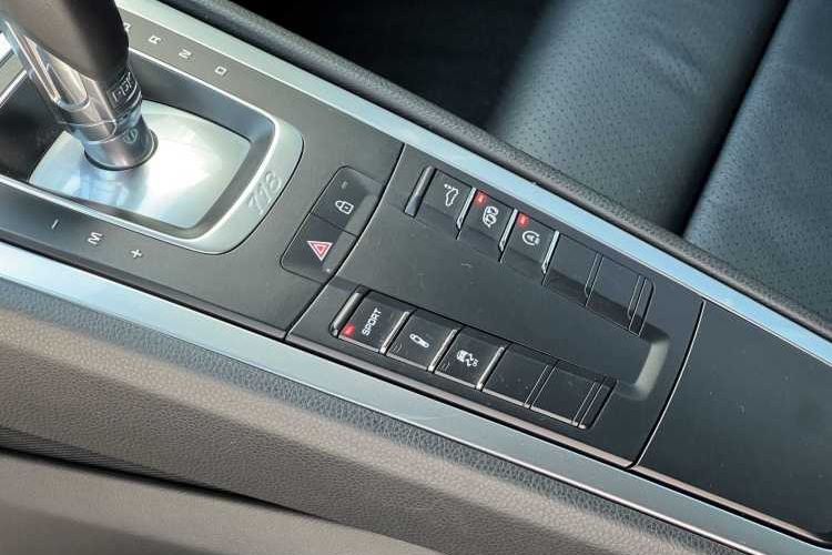 Used Porsche 718 2018 Cayman 2.0T Interior 2