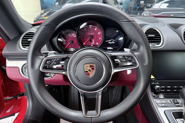 Used Porsche 718 2018 Cayman 2.0T Interior 3