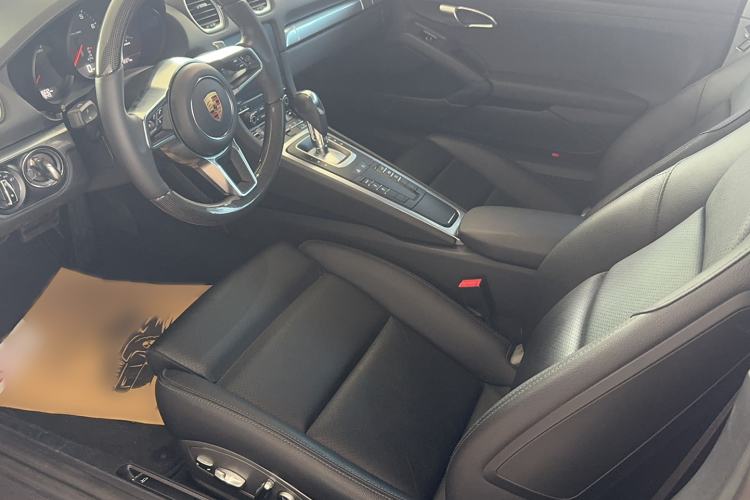 Used Porsche 718 2018 Cayman 2.0T Interior 3