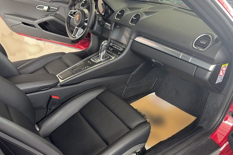 Used Porsche 718 2018 Cayman 2.0T Interior 4