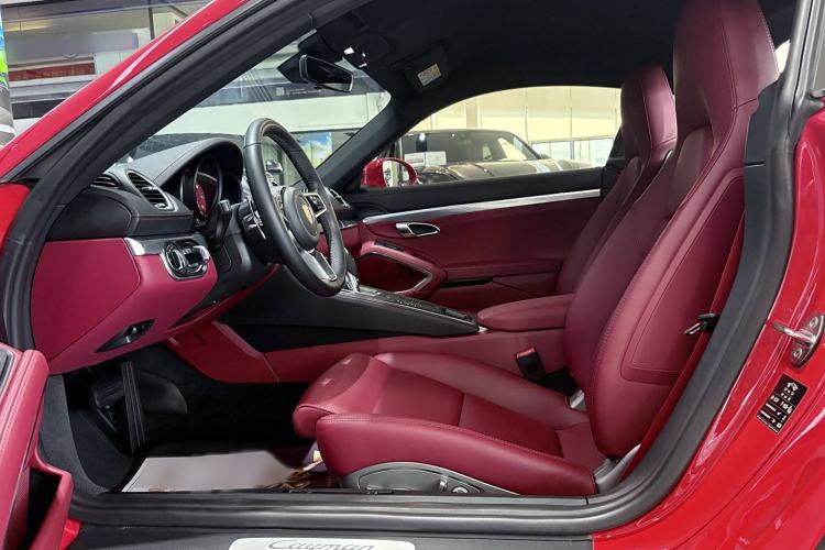Used Porsche 718 2018 Cayman 2.0T Interior 6
