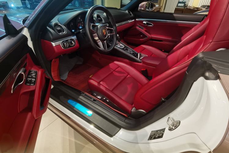 Used Porsche 718 2018 Boxster 2.0T Interior 6