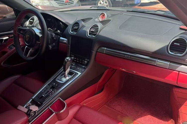 Used Porsche 718 2018 Boxster 2.0T Interior 8