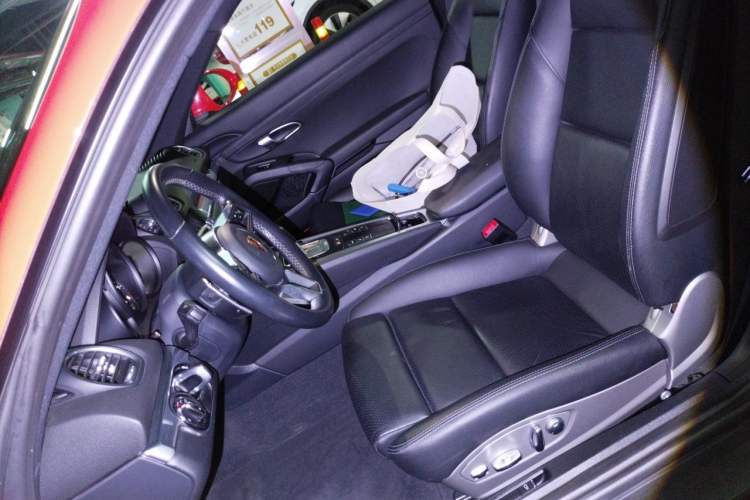 Used Porsche 718 2018 Cayman 2.0T Left Front Seat