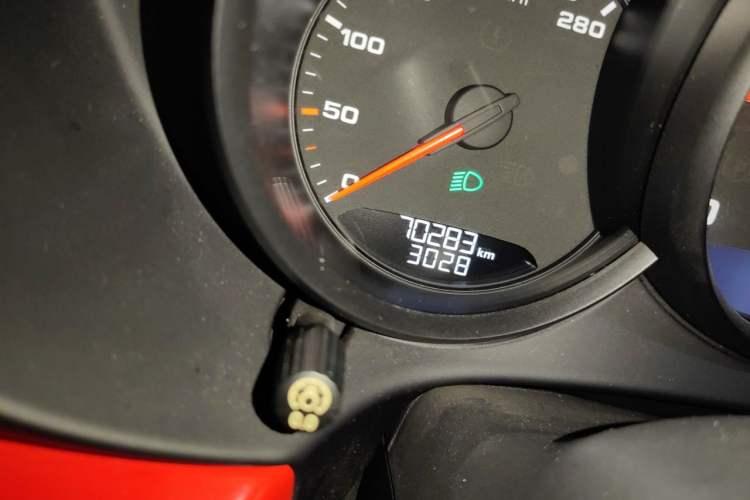 Used Porsche 718 2018 Boxster 2.0T Odometer Close Up