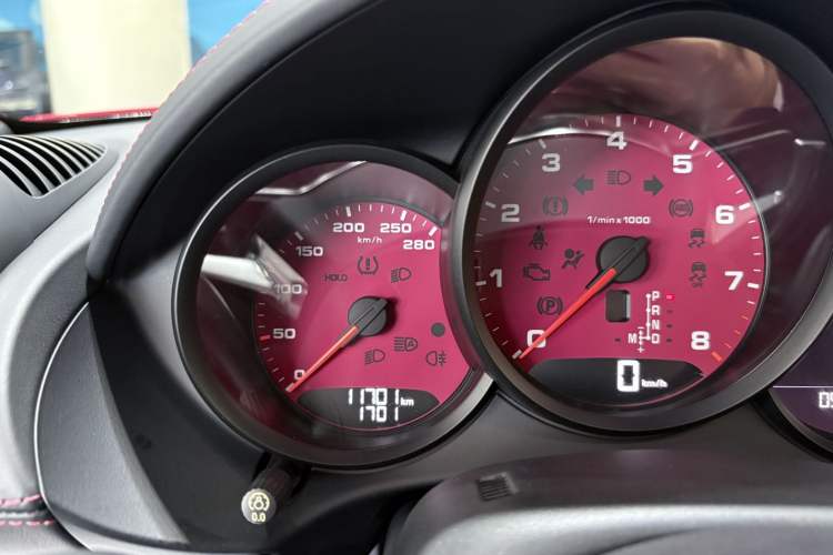 Used Porsche 718 2018 Cayman 2.0T Odometer Close Up