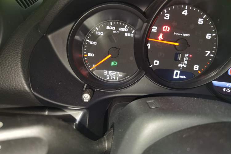 Used Porsche 718 2018 Cayman 2.0T Odometer Close Up