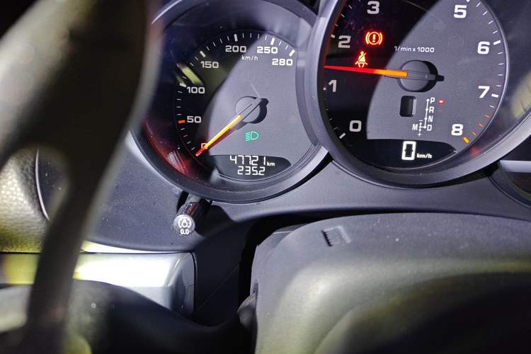 Used Porsche 718 2018 Boxster 2.0T Odometer Close Up