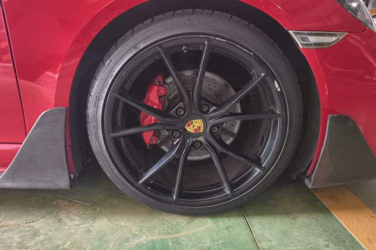 Used Porsche 718 2018 Cayman 2.0T Right Front Wheel Hub