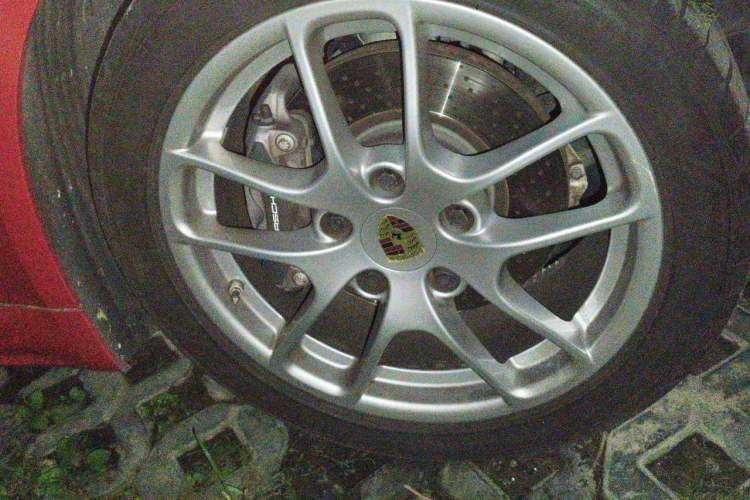Used Porsche 718 2018 Cayman 2.0T Right Front Wheel Hub