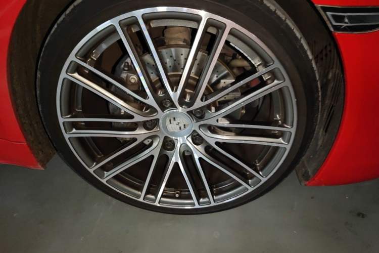 Used Porsche 718 2018 Boxster 2.0T Right Front Wheel Hub