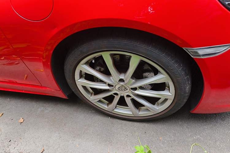 Used Porsche 718 2018 Boxster 2.0T Right Front Wheel Hub