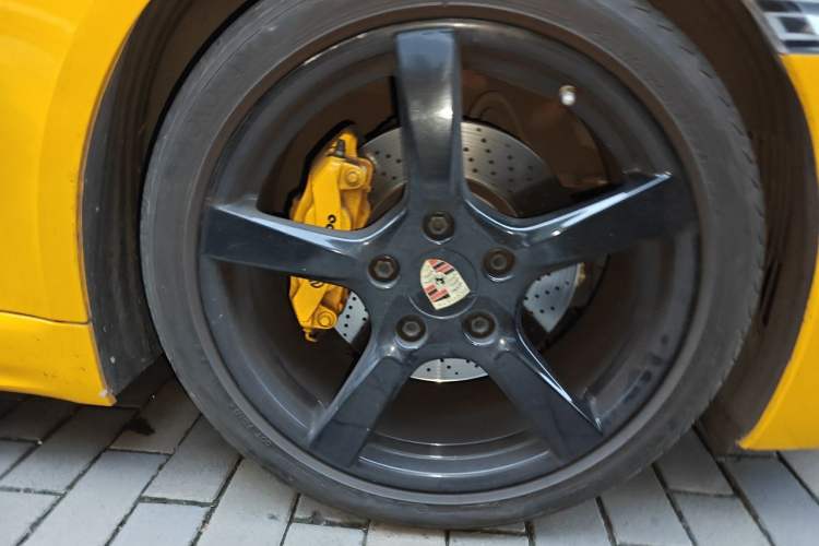Used Porsche 718 2018 Cayman 2.0T Right Front Wheel Hub
