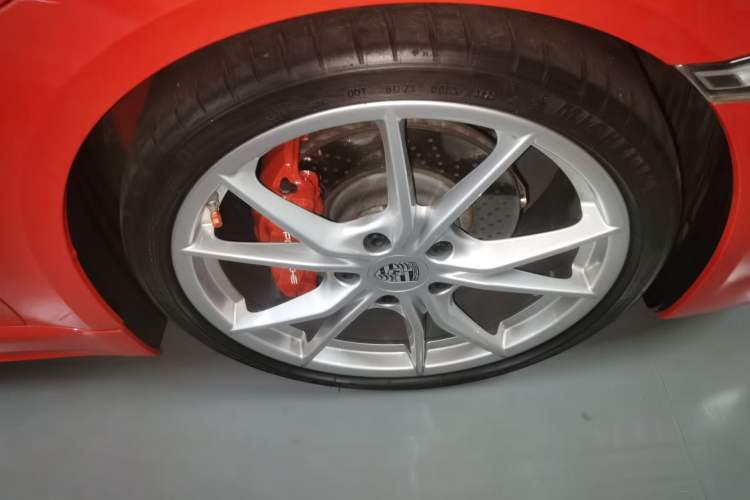 Used Porsche 718 2018 Cayman 2.0T Right Front Wheel Hub