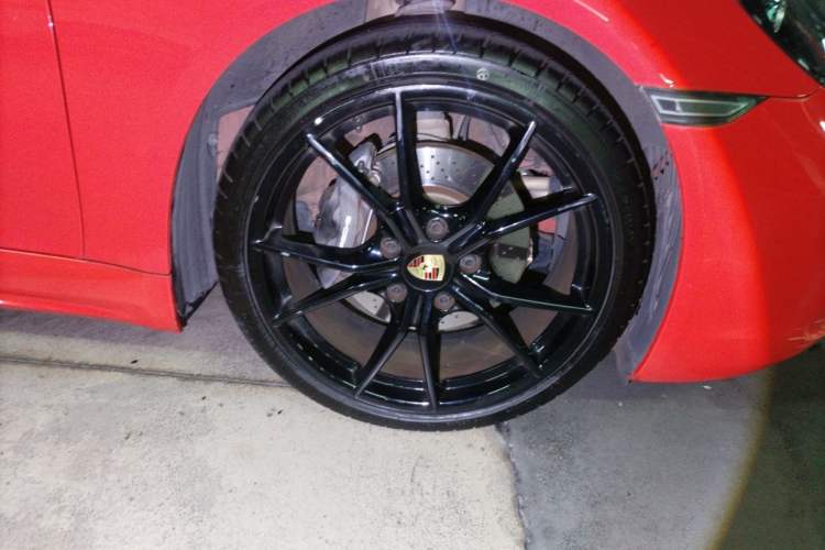 Used Porsche 718 2018 Cayman 2.0T Right Front Wheel Hub