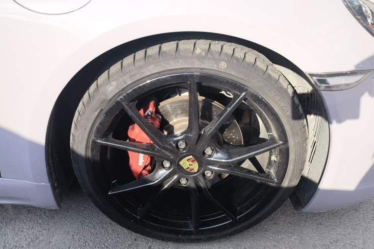 Used Porsche 718 2018 Boxster 2.0T Right Front Wheel Hub