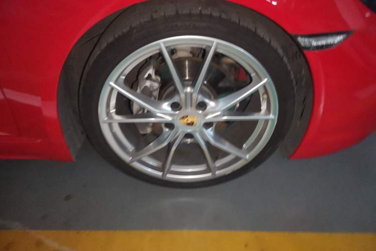 Used Porsche 718 2018 Cayman 2.0T Right Front Wheel Hub
