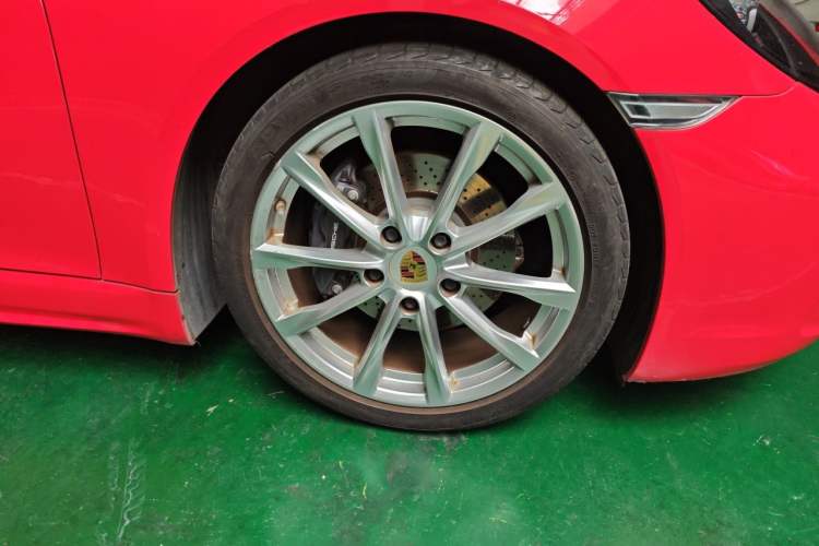 Used Porsche 718 2018 Cayman 2.0T Right Front Wheel Hub