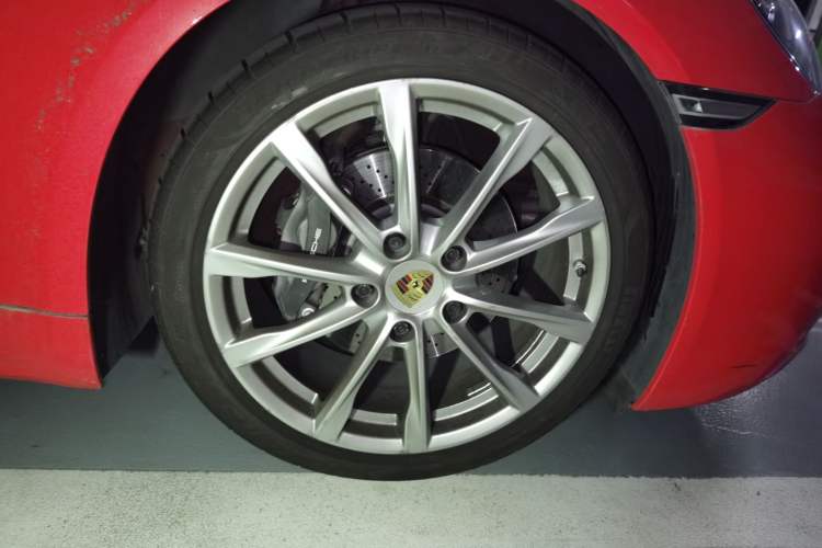 Used Porsche 718 2018 Cayman 2.0T Right Front Wheel Hub
