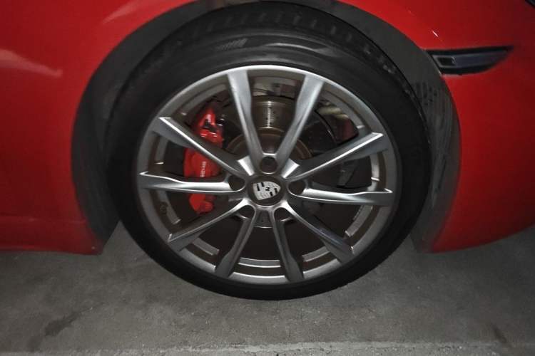 Used Porsche 718 2018 Boxster 2.0T Right Front Wheel Hub