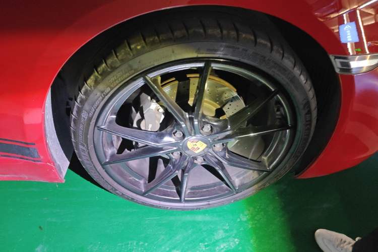 Used Porsche 718 2018 Boxster 2.0T Right Front Wheel Hub