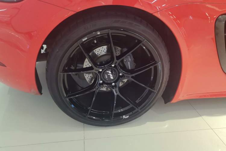 Used Porsche 718 2018 Boxster 2.0T Right Rear Wheel Hub