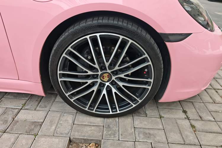 Used Porsche 718 2018 Boxster 2.0T Right Front Wheel Hub