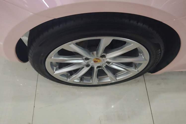 Used Porsche 718 2018 Boxster 2.0T Right Rear Wheel Hub