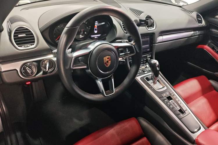 Used Porsche 718 2018 Boxster 2.0T Center Console