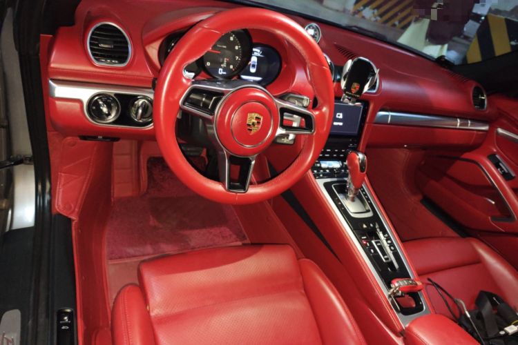 Used Porsche 718 2018 Boxster 2.0T Center Console