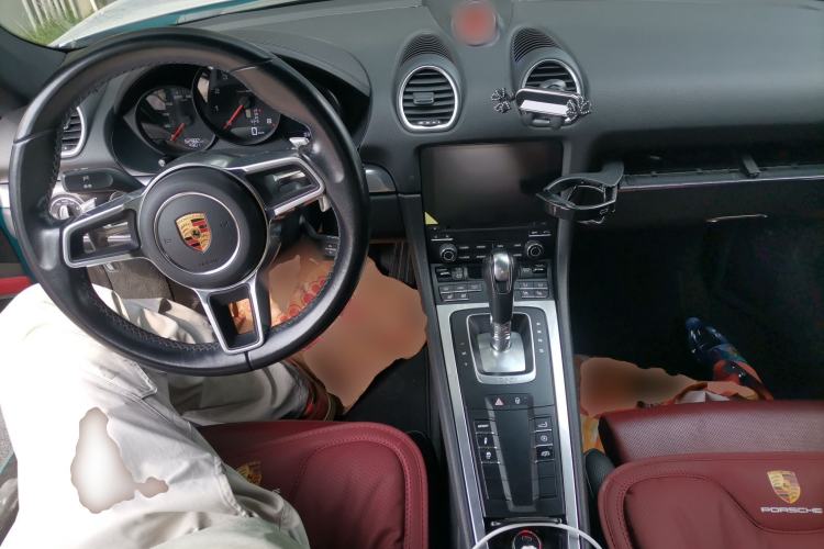 Used Porsche 718 2018 Cayman 2.0T Center Console