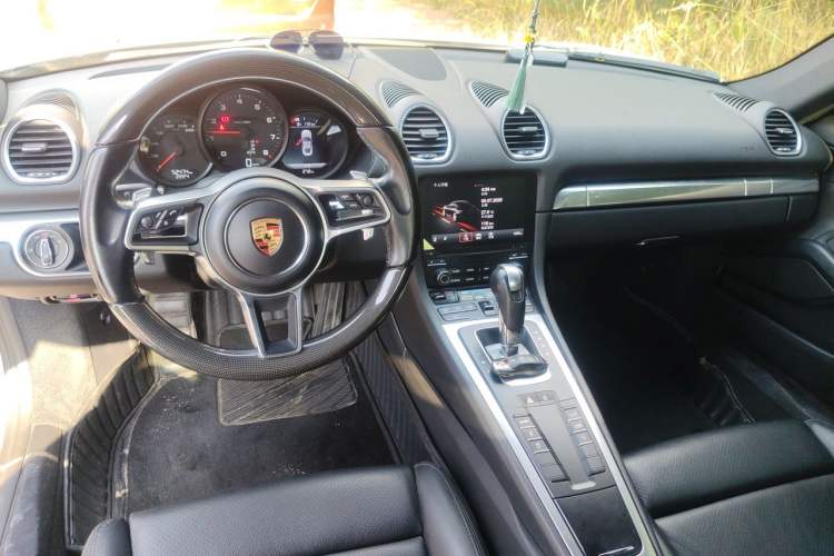 Used Porsche 718 2018 Cayman 2.0T Center Console
