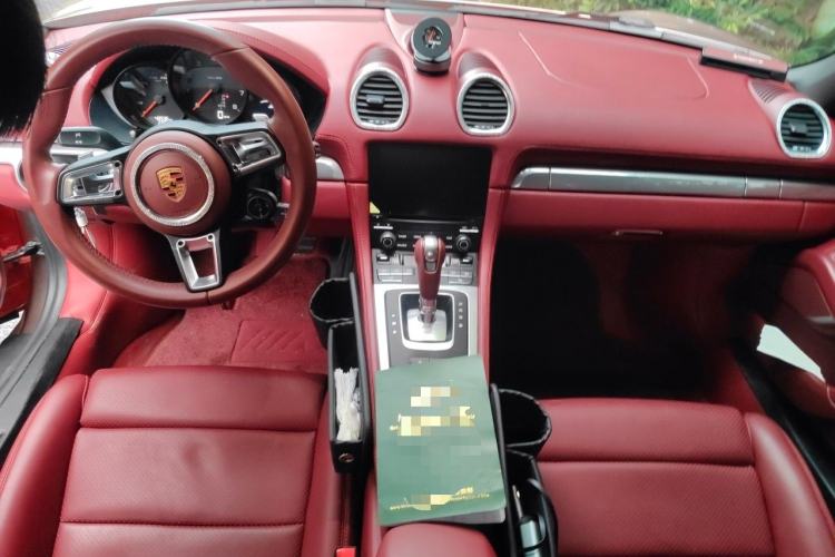 Used Porsche 718 2018 Boxster 2.0T Center Console