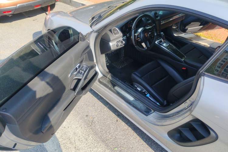 Used Porsche 718 2018 Cayman 2.0T Driver Seat