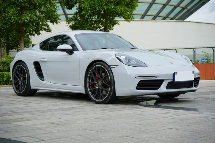 Used Porsche 718 2018 Cayman 2.0T Exterior 1